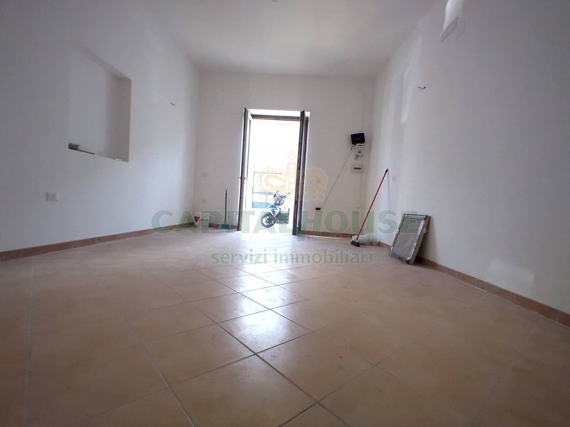 Foto 2 - Commercial Premises ZONA FARMACIA, Capua - photo 2