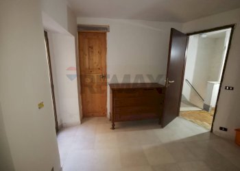 Hall / corridoio - Trilocale Gaeta - foto 18