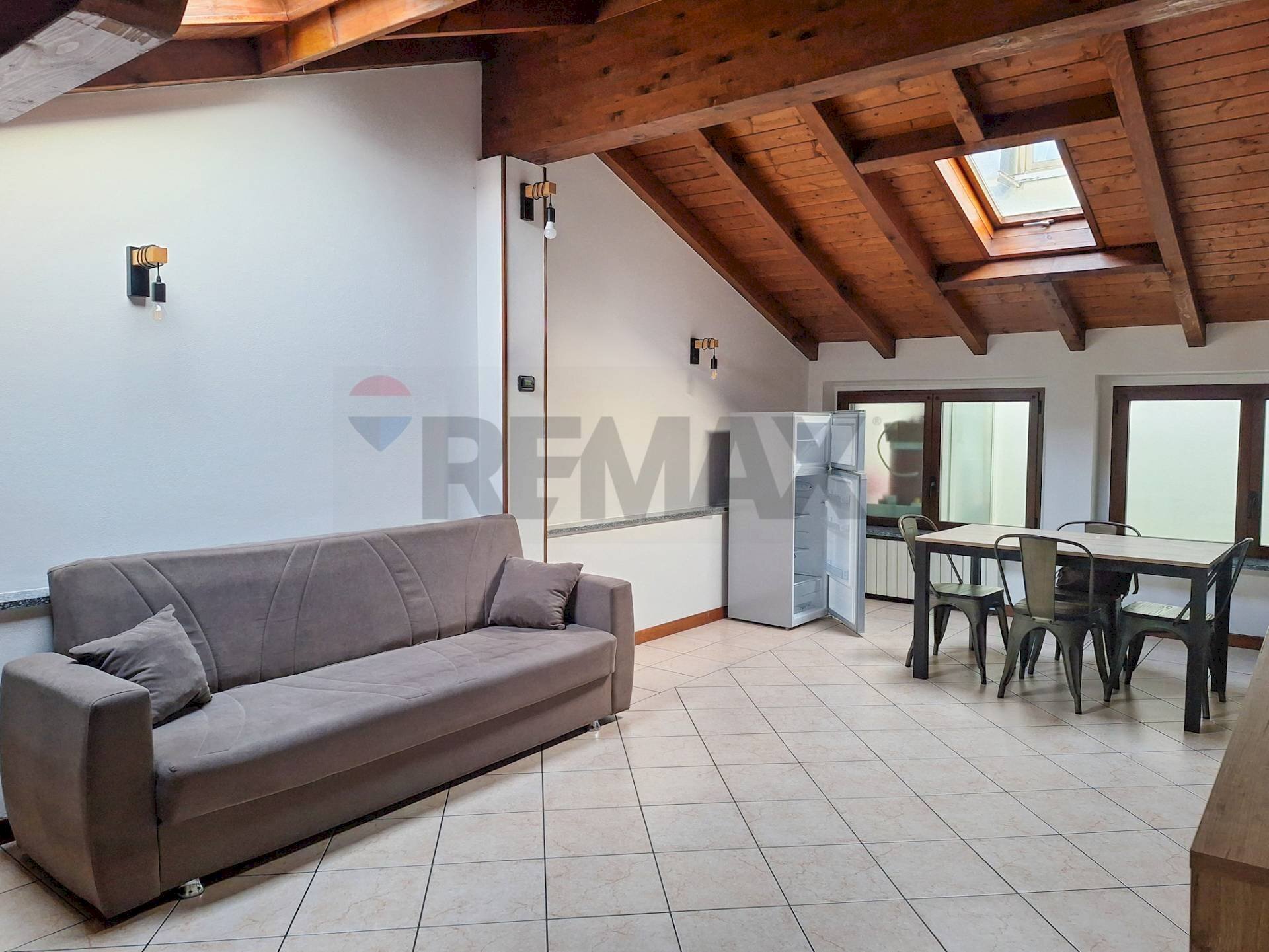 Sala da pranzo - Bilocale VIA CAVOUR
 
19, Castronno - foto 2