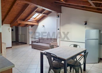 Sala da pranzo - Bilocale VIA CAVOUR
 
19, Castronno - foto 3