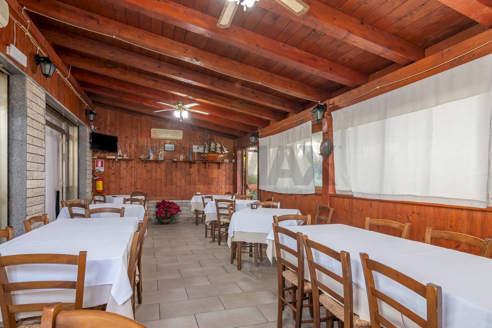 Sala da pranzo - Locale Commerciale Via del Frassino - C.da S.Maria del Focallo, Ispica - foto 1