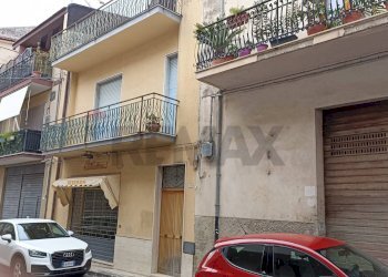 Edificio all\'aperto - Casa indipendente via madonna delle grazie
 
7/9, Giarratana - foto 1