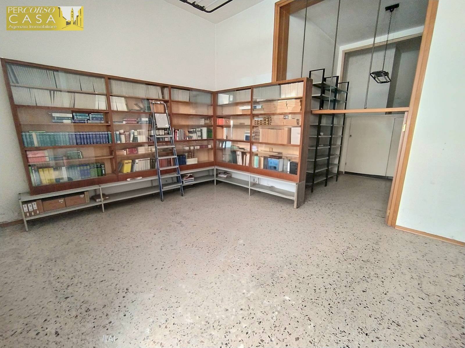 Foto 2 - Locale Commerciale Via Vinciguerra
 
18, Teramo - foto 2