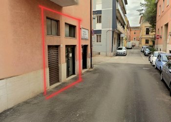 Foto 5 - Locale Commerciale Via Vinciguerra
 
18, Teramo - foto 5