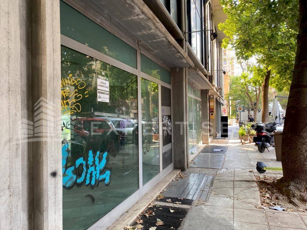 Foto 3 - Locale Commerciale Via Messina
 
17, Palermo - foto 3