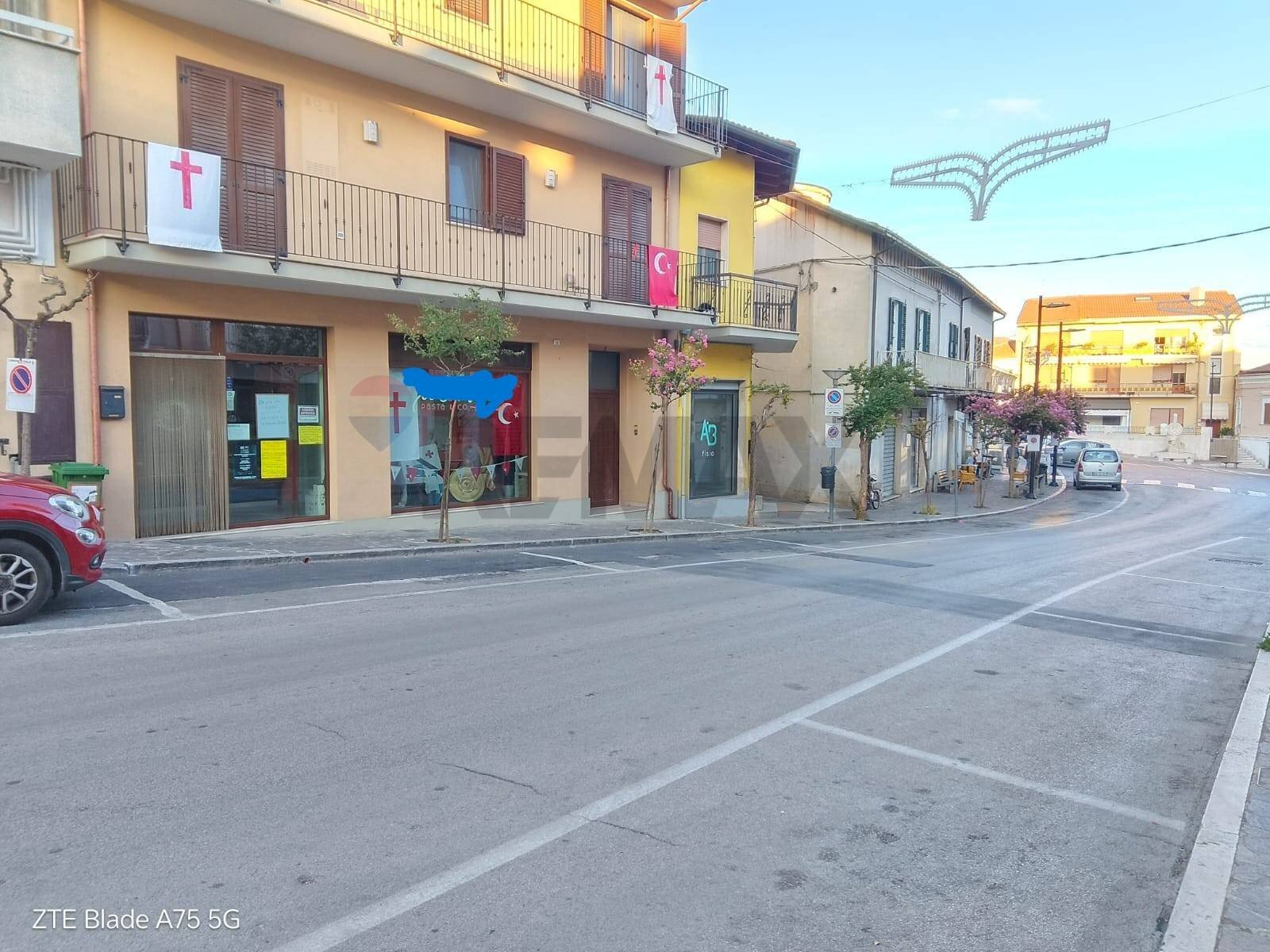 Edificio all\'aperto - Negozio Via Nazario Sauro
 
12, Tollo - foto 1