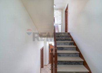 Scale - Casa semi indipendente Lettomanoppello - foto 19