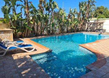 Piscina - Villa Surbo - foto 2