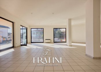 Foto 12 - Locale Commerciale Via Galileo Galilei
 
15, Sant'Egidio alla Vibrata - foto 12