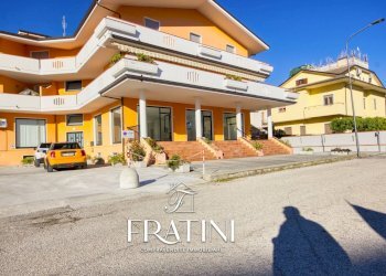 Foto 15 - Locale Commerciale Via Galileo Galilei
 
15, Sant'Egidio alla Vibrata - foto 15