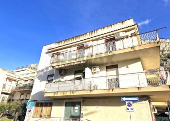 Edificio all\'aperto - Trilocale Via Catania
 
6, Capaci - foto 2