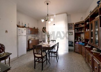 Sala da pranzo - Trilocale Via Saverio Damiani
 
5, Bari - foto 8