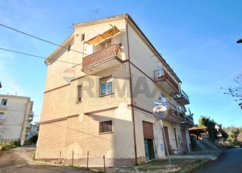 Edificio all\'aperto - Apartment Loreto Aprutino - photo 15