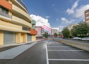 Foto 3 - Commercial Premises Via Tiberio, Aprilia - photo 3