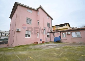 Edificio all\'aperto - Three-room apartment Via della Libertà
 
34, Soleminis - photo 3