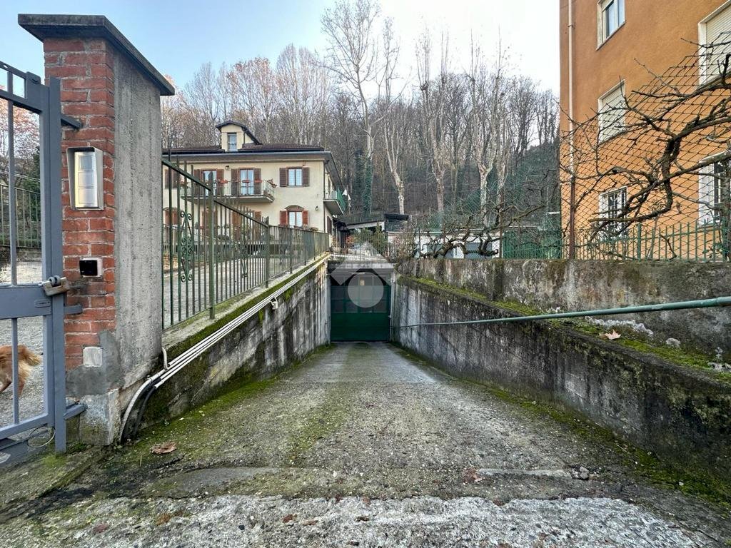 Parking space Corso Quintino Sella, Torino (neighborhood Madonna del Pilone) - photo 3