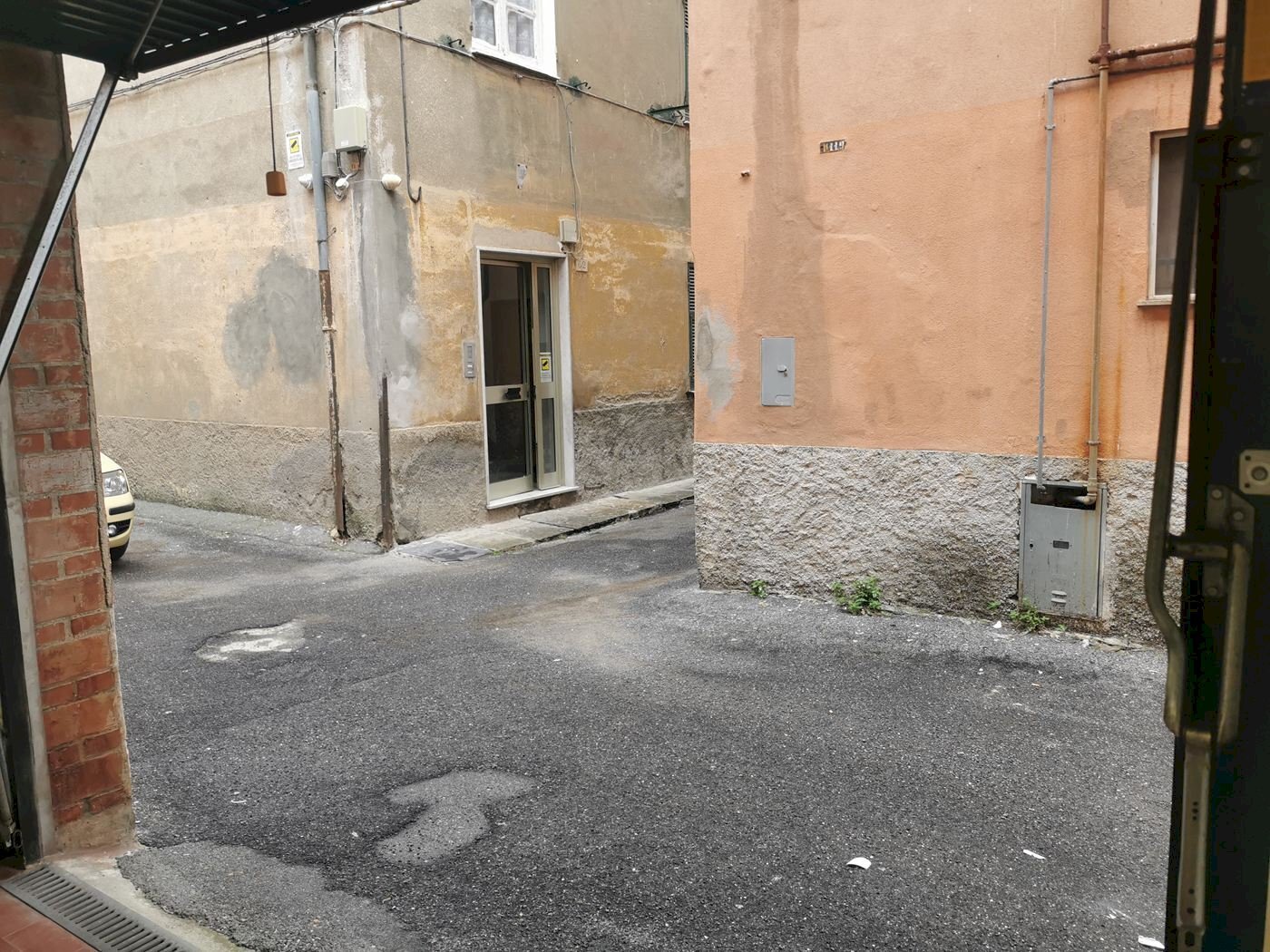 Box Ge-Sestri Via Chiaravagna 106A, Genova (neighborhood Sestri Ponente) - photo 2