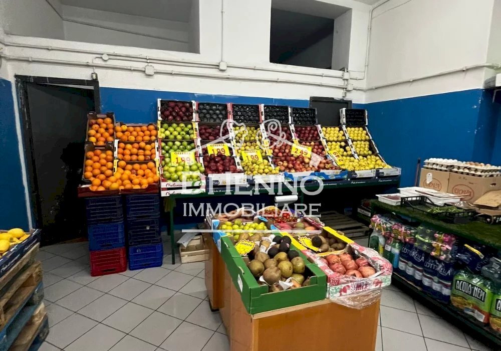 Negozio Via del Casale di San Basilio, Roma (zona San Basilio) - foto 2