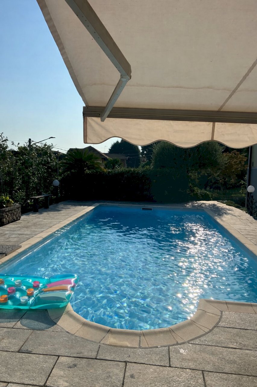 Piscina in un giorno soleggiato - Villa Via Solferino 5, Gemonio - photo 1