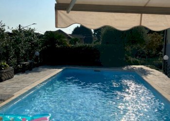 Piscina in un giorno soleggiato - Villa Via Solferino 5, Gemonio - foto 13