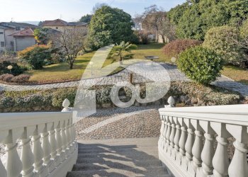 scalinata balaustra - Villa Via Solferino 5, Gemonio - foto 23