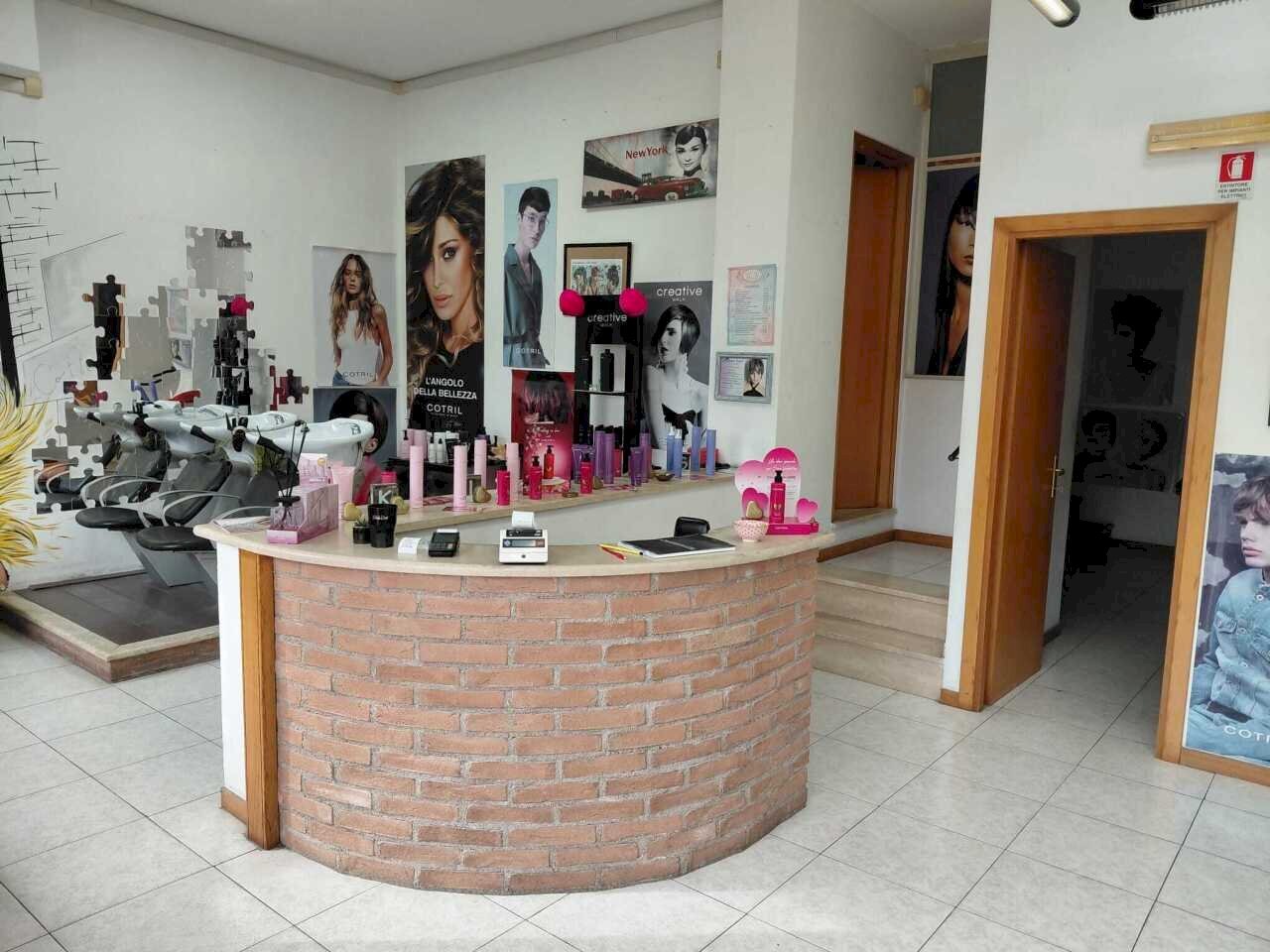 WhatsApp Image 2026-01-26 at 15.25.19 (4).jpeg - Commercial Premises Via dei Tulipani 15, Guidonia Montecelio - photo 1