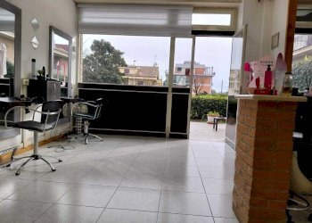 WhatsApp Image 2026-01-26 at 15.25.15.jpeg - Locale Commerciale Via dei Tulipani 15, Guidonia Montecelio - foto 2