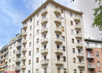 Facciata.jpg - Two-room apartment Piazza Generale Carlo di Robilant 8, Torino (neighborhood San Paolo) - photo 1