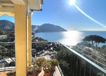 UNA DELLE TERRAZZATE ZONA NOTTE - Casa indipendente VIA DEL CASTELLO 32, Recco - foto 15