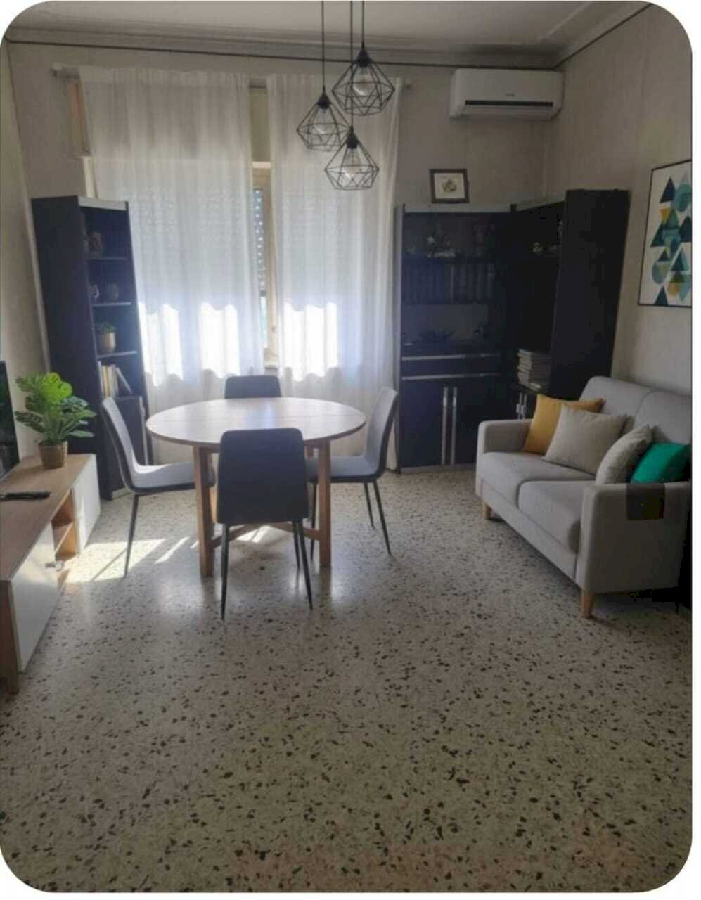 Salotto arredato - Quadrilocale Viale Mario Rapisardi 188, Catania - foto 2