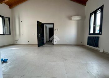 Trilocale via XXV Aprile, Castelnovo di Sotto - foto 1