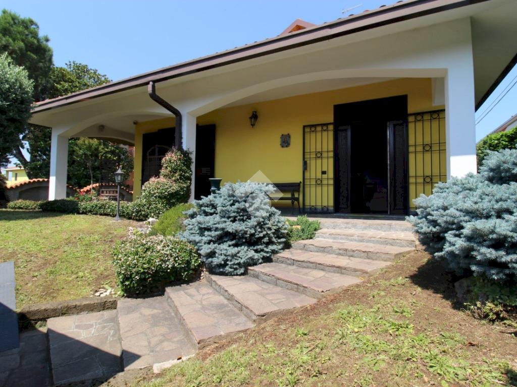 Villa Via Sauro, Rescaldina - photo 1