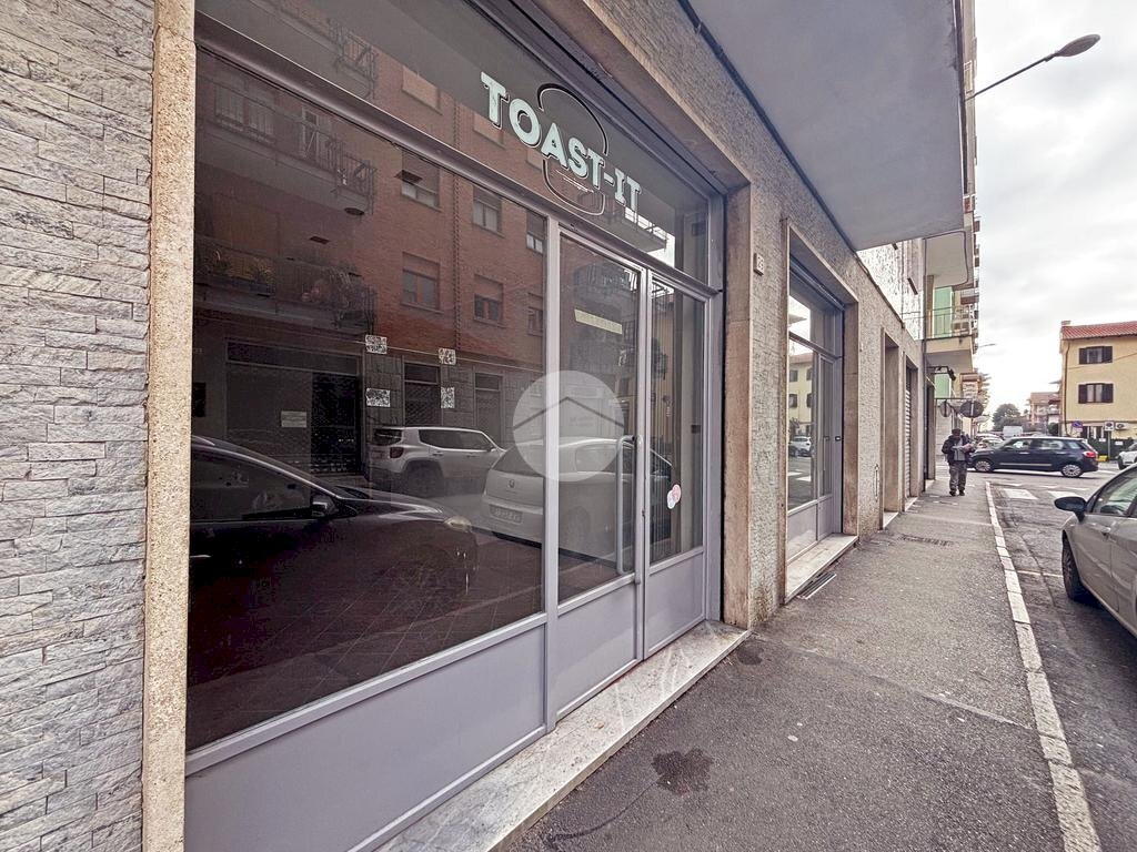 Shop Via Montebello, Pinerolo - photo 1