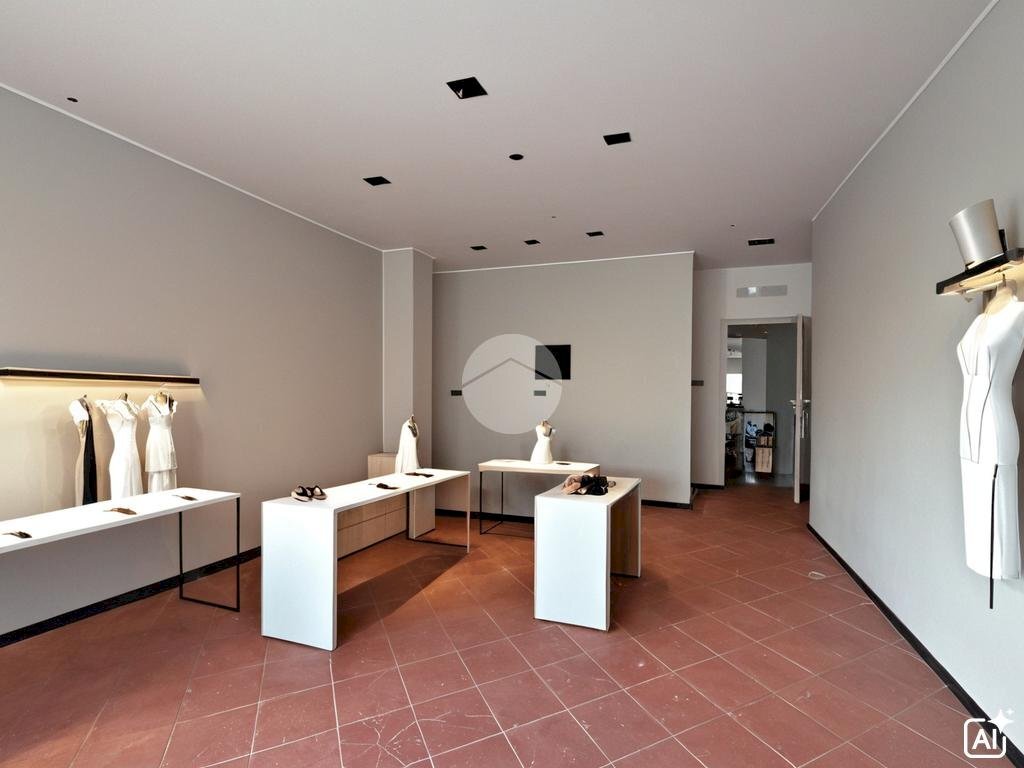 Shop Via Montebello, Pinerolo - photo 3