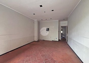 Shop Via Montebello, Pinerolo - photo 2