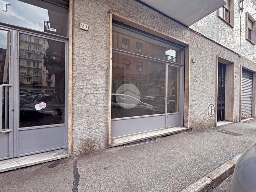 Negozio Via Montebello, Pinerolo - foto 2