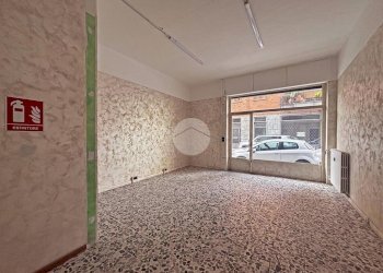 Shop Via Montebello, Pinerolo - photo 1