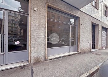 Shop Via Montebello, Pinerolo - photo 2