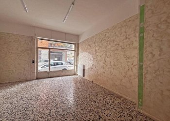 Shop Via Montebello, Pinerolo - photo 3