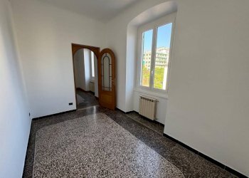 Three-room apartment Genova (neighborhood Sampierdarena) - photo 9