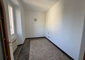 Three-room apartment Genova (neighborhood Sampierdarena) - photo 11