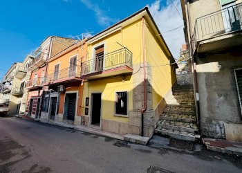 Foto 1 - Casa semi indipendente VIA ROMA
 
65, Gesualdo - foto 1