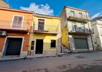 Foto 2 - Casa semi indipendente VIA ROMA
 
65, Gesualdo - foto 2