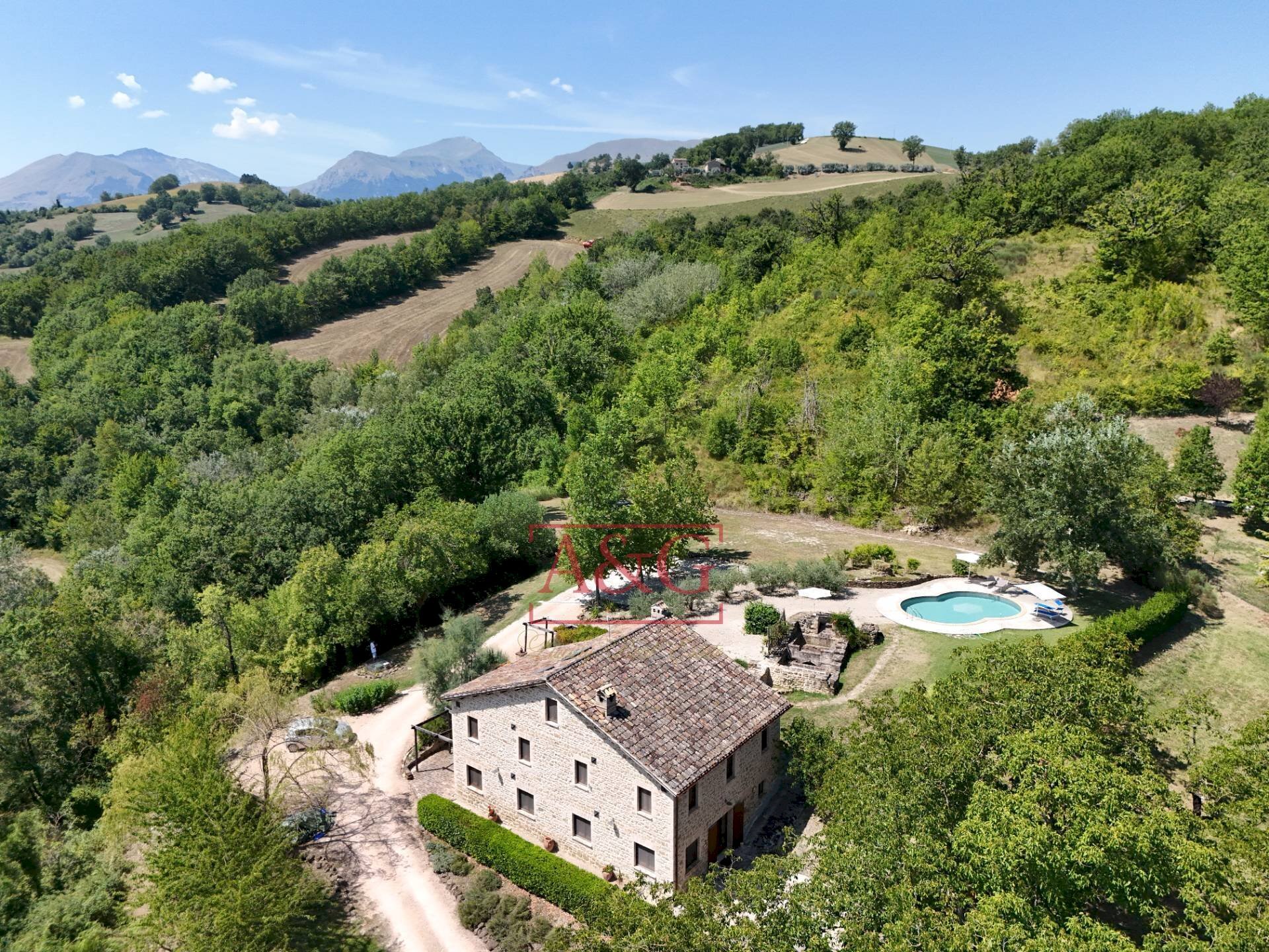 Foto 1 - Rustic VILLA CACCIANEBBIA, Amandola - photo 1