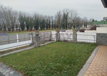 Giardino - Casa indipendente Via Valsugana
 
7, Lainate - foto 30