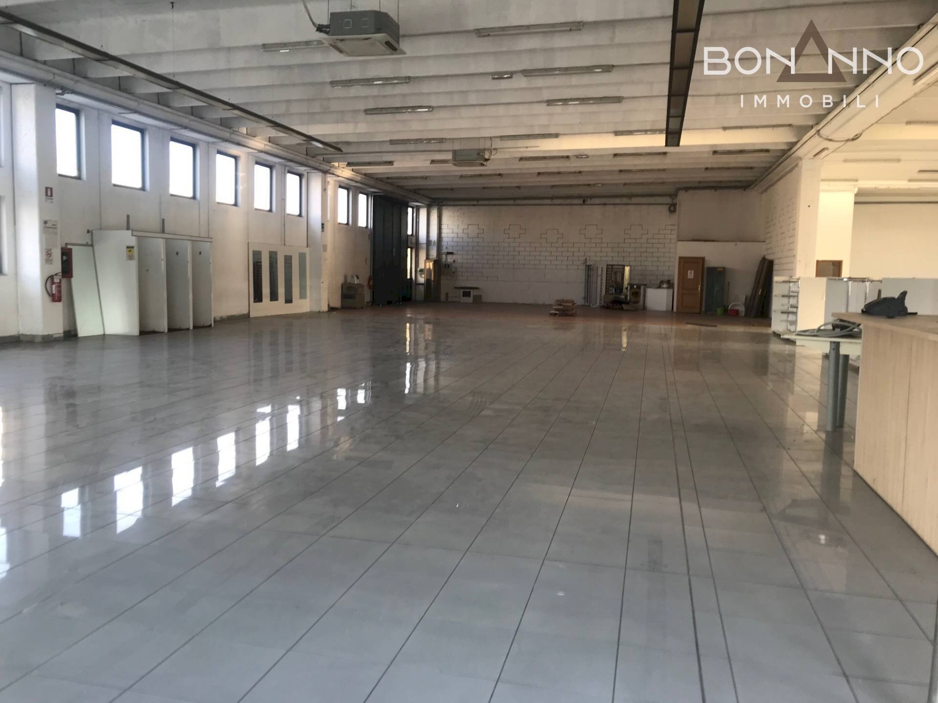 Foto 2 - Locale Commerciale via Circonvallazione est
 
10, Castelfranco Veneto - foto 2