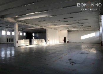 Foto 3 - Commercial Premises via Circonvallazione est
 
10, Castelfranco Veneto - photo 3