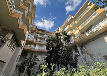 Edificio all\'aperto - Trilocale Via Nuovo San Rocco
 
95, Napoli - foto 25