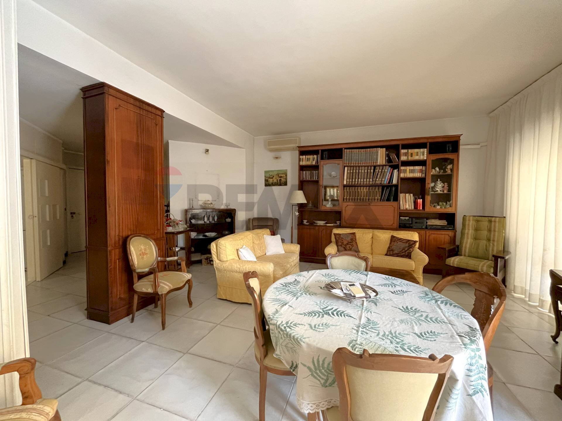 Sala da pranzo - Quadrilocale Vico Acitillo
 
120E, Napoli - foto 3