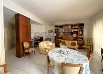 Sala da pranzo - Quadrilocale Vico Acitillo
 
120E, Napoli - foto 3